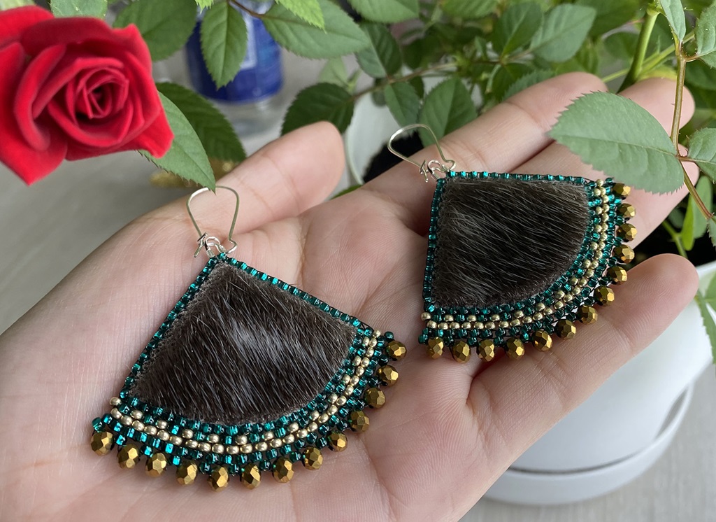 Green and gold sealskin ulu earrings (2022)