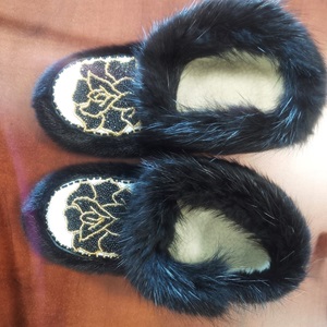 Black Slippers (2020)