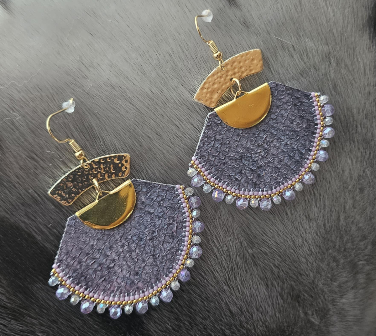 Grey ulu fish skin earrings (2023)