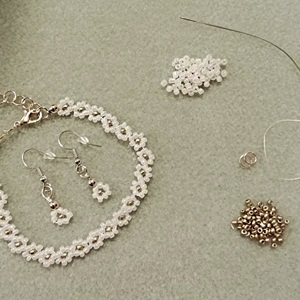 Pearlescent daisy earrings with matching daisy chain bracelet (2024)