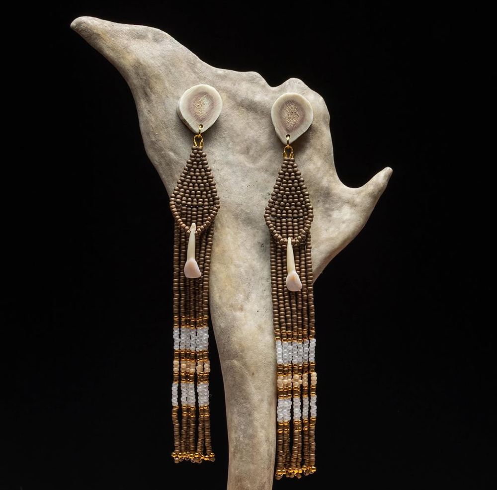 Arnait ammalu tuktu teeth (2025)