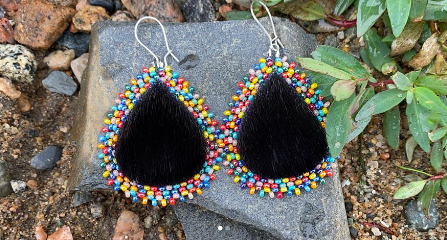 Black sealskin teardrops with multicoloured lustre beads (2021)