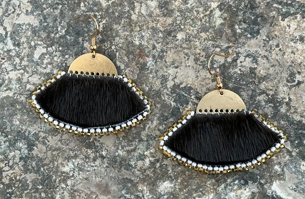 White ulunnuaq earrings (2024)