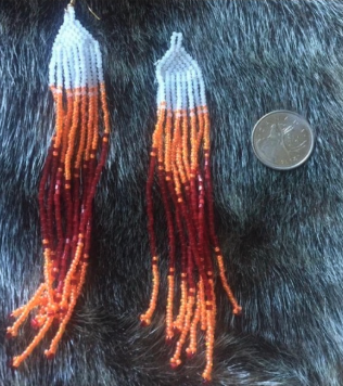 Beaded earrings inspired by akpik (2018)