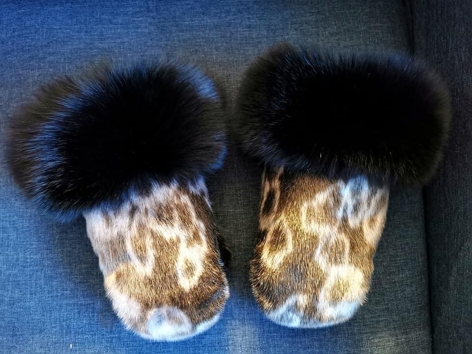 Ringed seal mittens