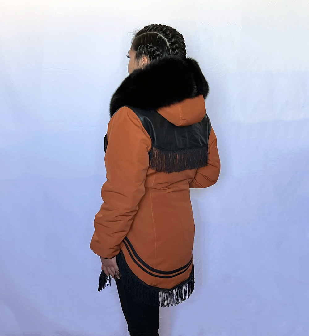 Copper commander and black leather parka with fringes (2022) Model Dawn Siutinuar