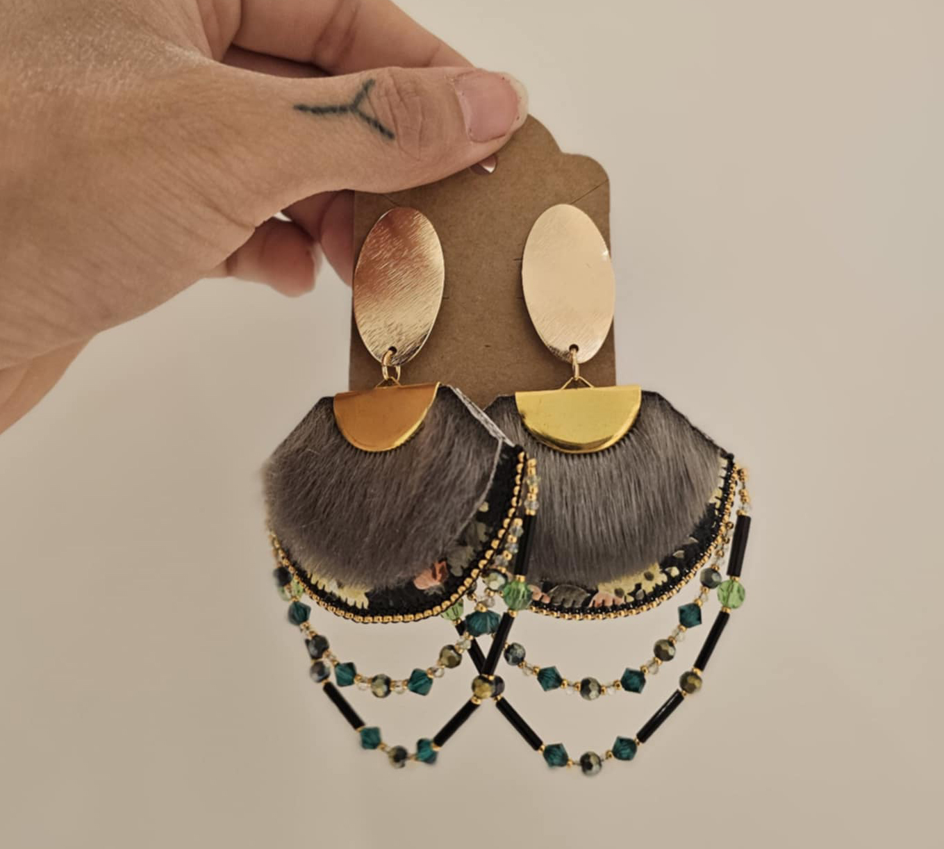 Sealskin ulu earrings with green beads (2023)