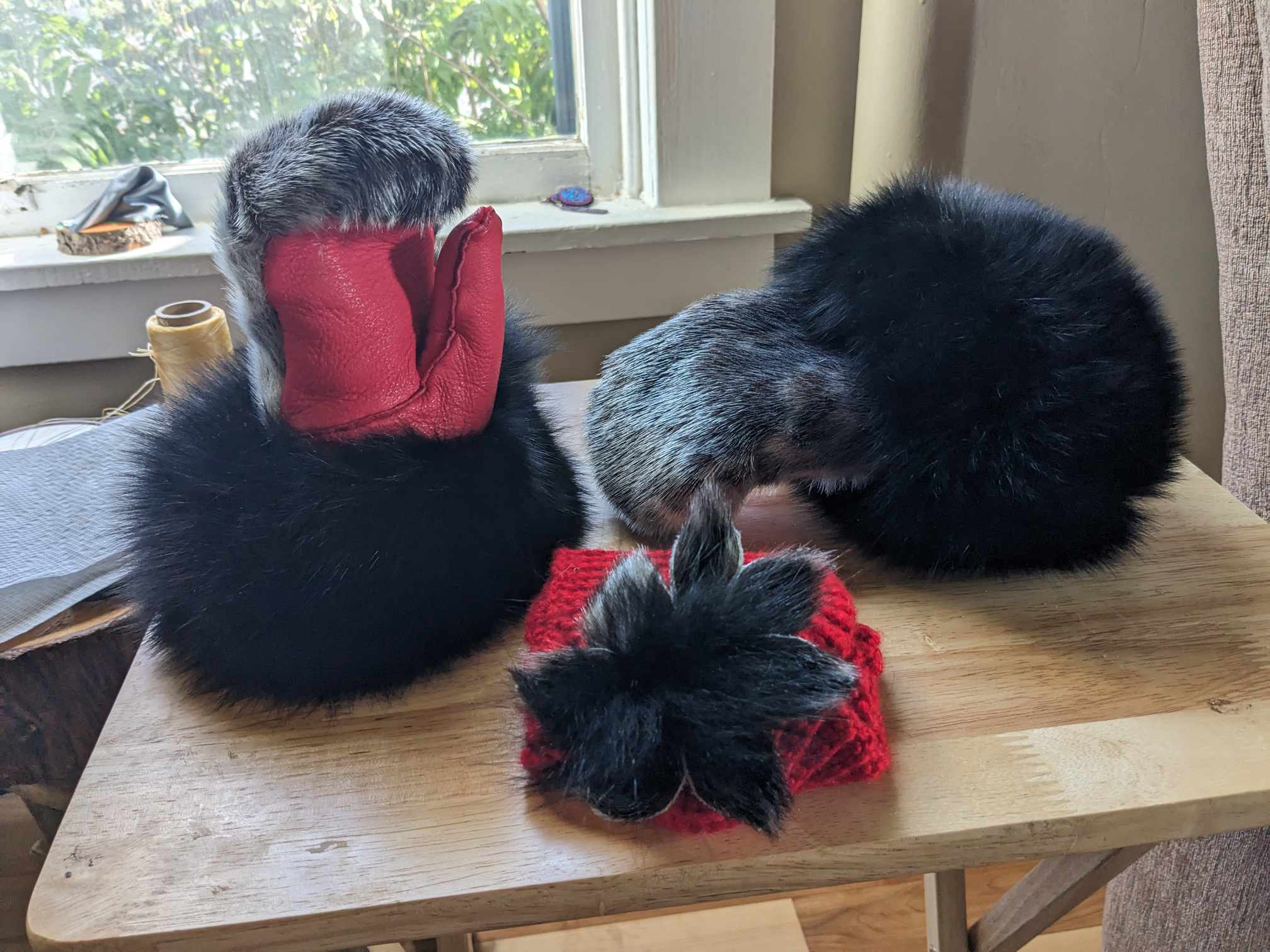 Sealskin mitts (2023)