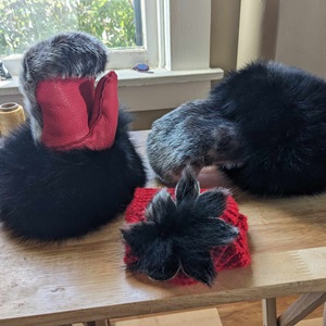 Sealskin mitts (2023)