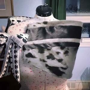 Sealskin wrap with satin bow (2019)