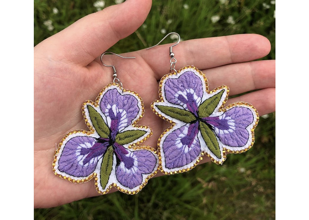 JacqueEricaEmbroideredBlueFlagFlowers2021
