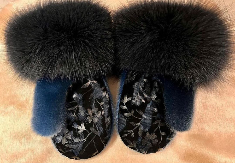 LAbraham_Alaskan-style-mitts_2022