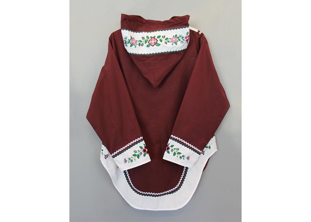 WintersNellieShortTailSilipakWithEmbroidery