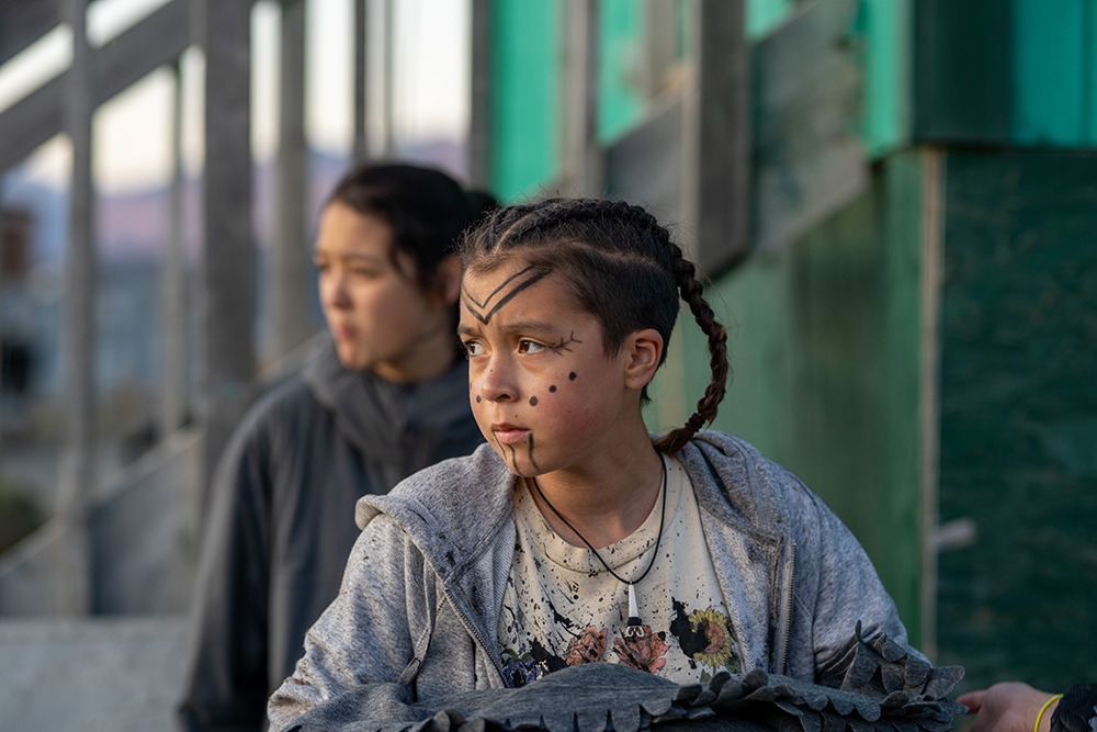 innuksuknylaslashbackstill1