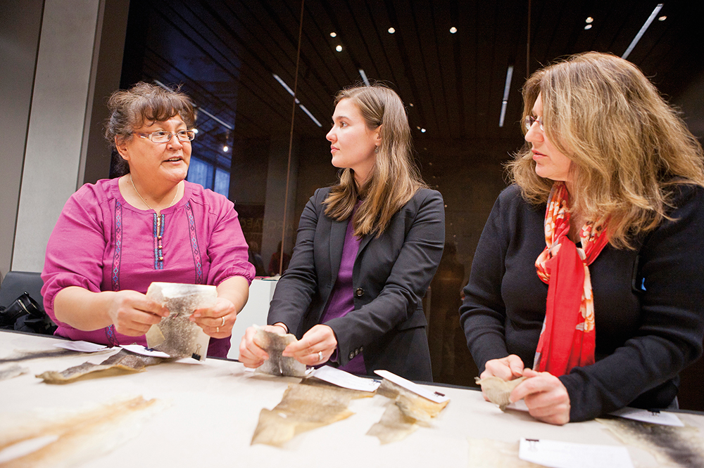 36.4_Legacy_Marlene-Nielsen-Sewing-Salmon-workshop-2012-SASC-WC087