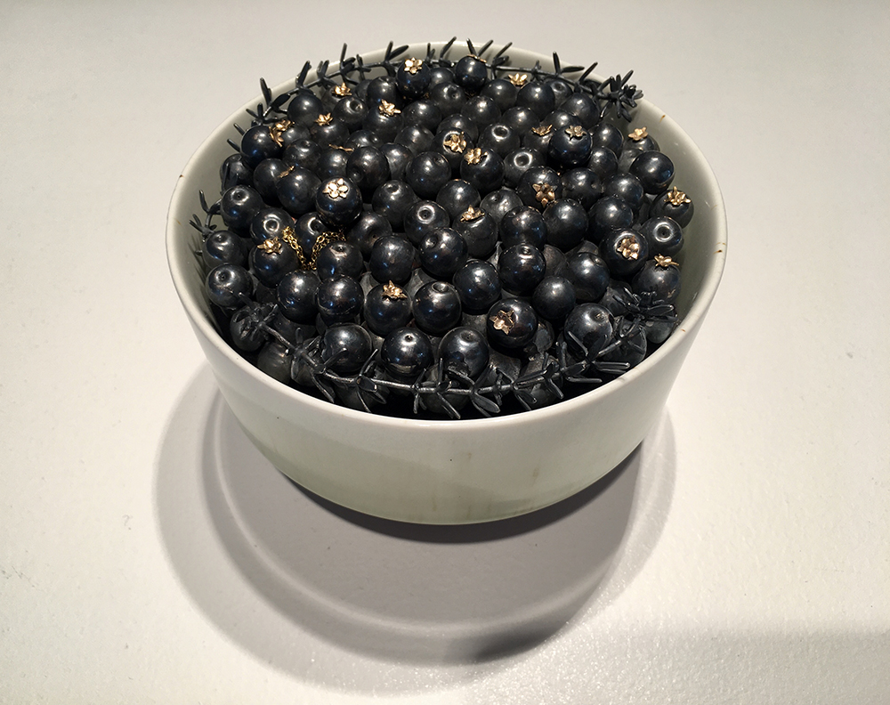 KreutzmannNadjaJeweleryBowlOfCrowberries